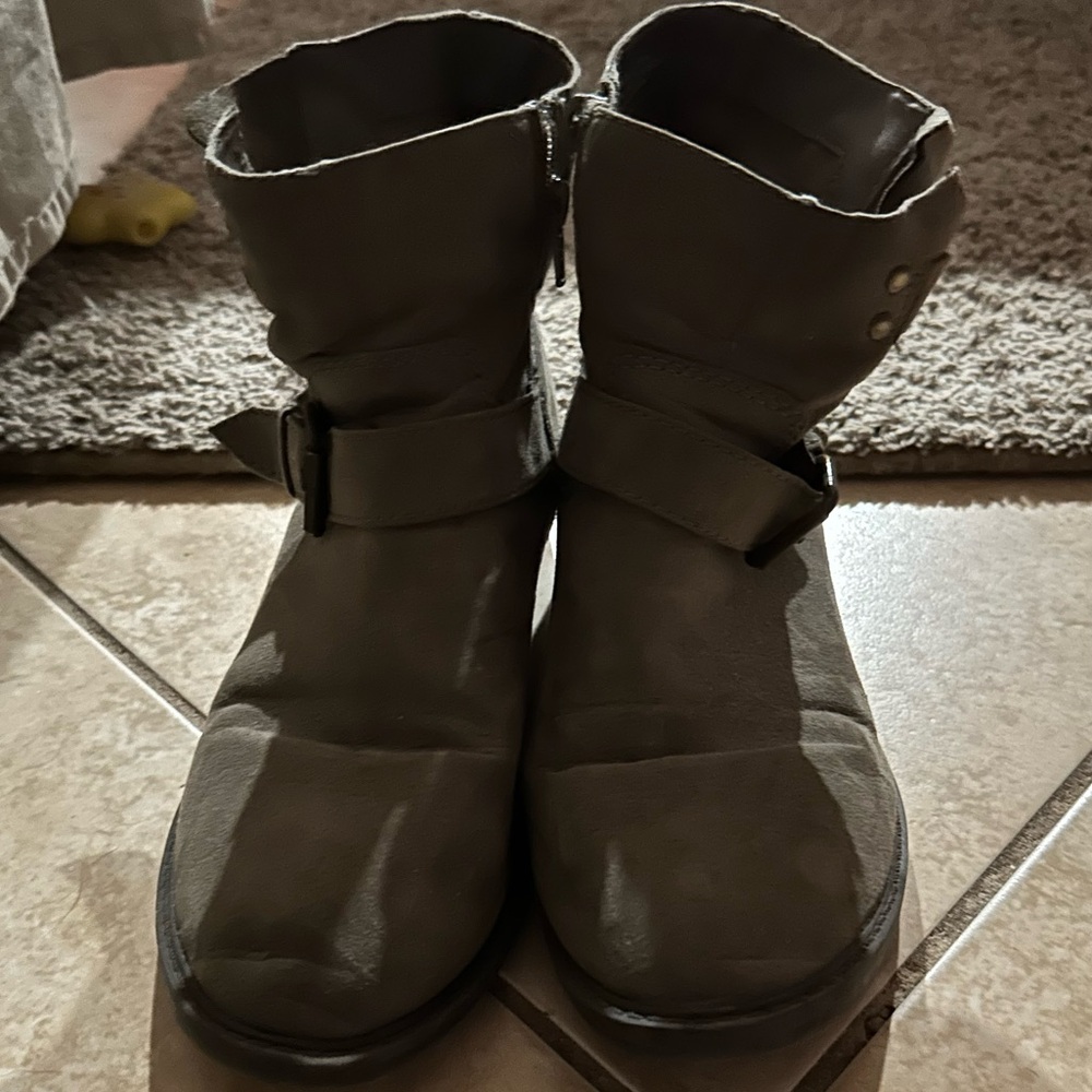 Women’s fashion low cut  boot